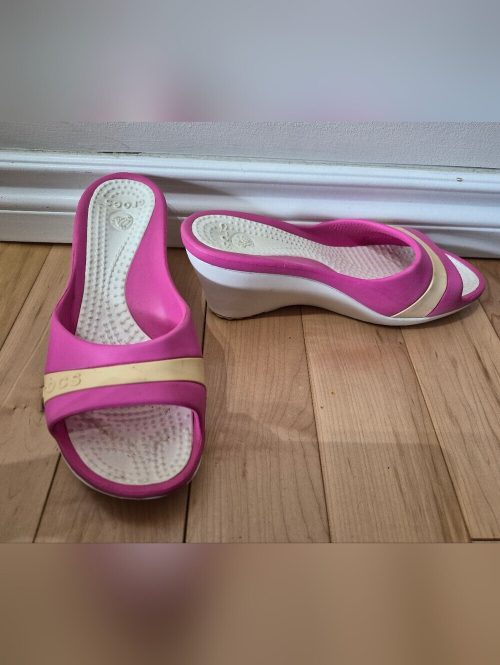 Crocs women's size 8 wedge shoes